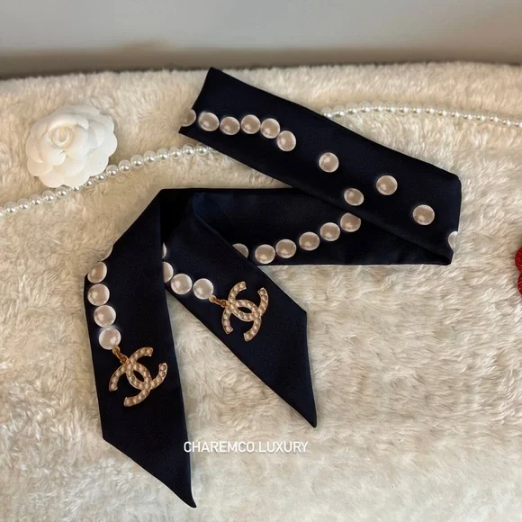 【完売間近】 (W) Chanel Slim Bandeau Silk Twill & Navy Chanel Slim Bandeau Navy Blue – Queen Station